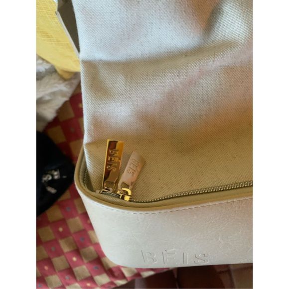 NWT BEIS Weekender bag in Beige - Picture 8 of 12